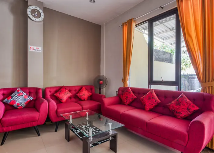 RedDoorz Syariah near Airlangga University Campus B Surabaya